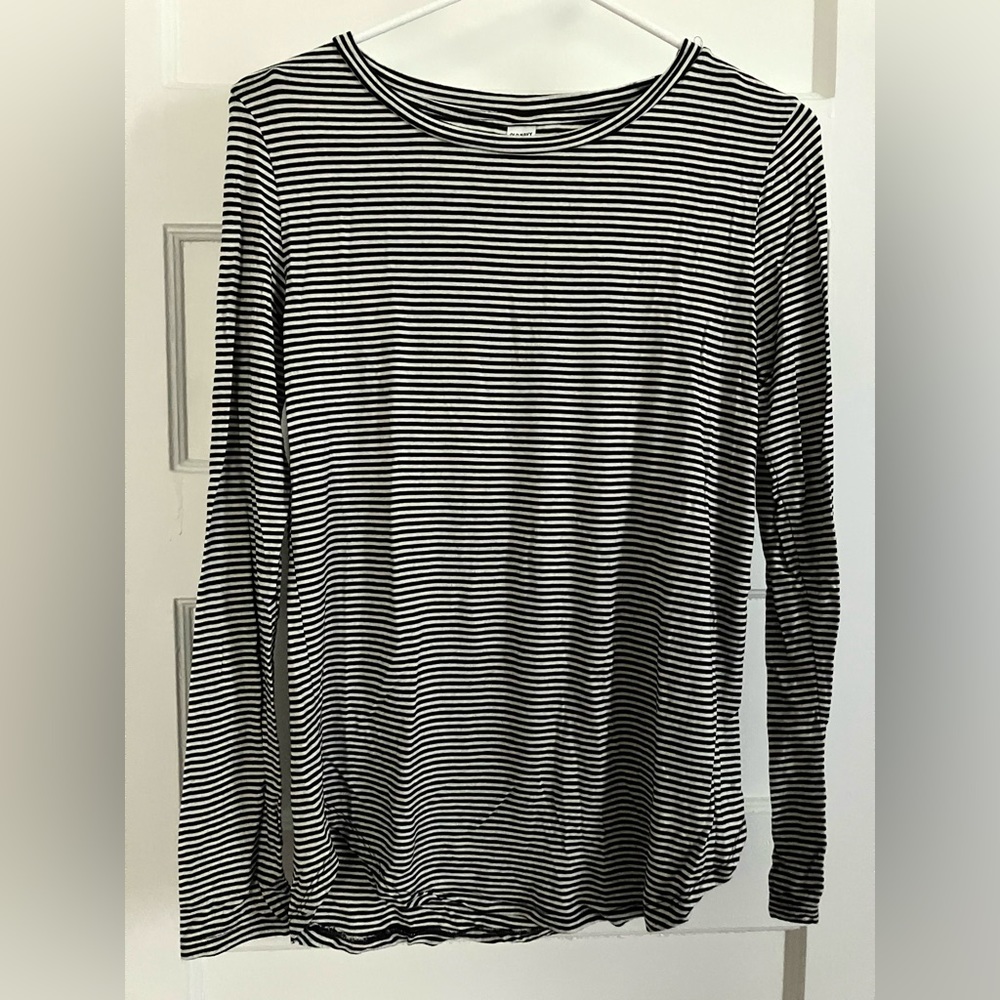 B&W striped long sleeve shirt